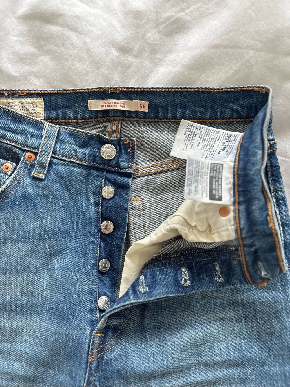 Levi's Medium Wash Ribcage Straight - Picture 3 of 3
